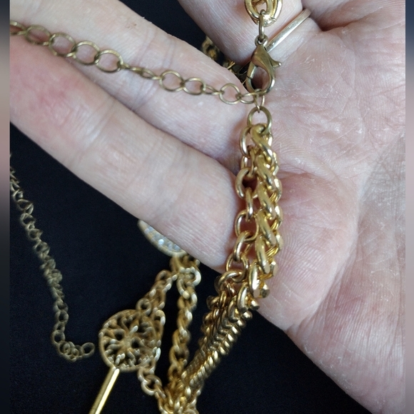 Gold Heart and Key Layered Pendant Necklace - Picture 4 of 12